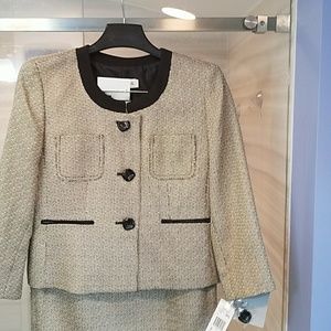 Kasper size 6P skirt suit